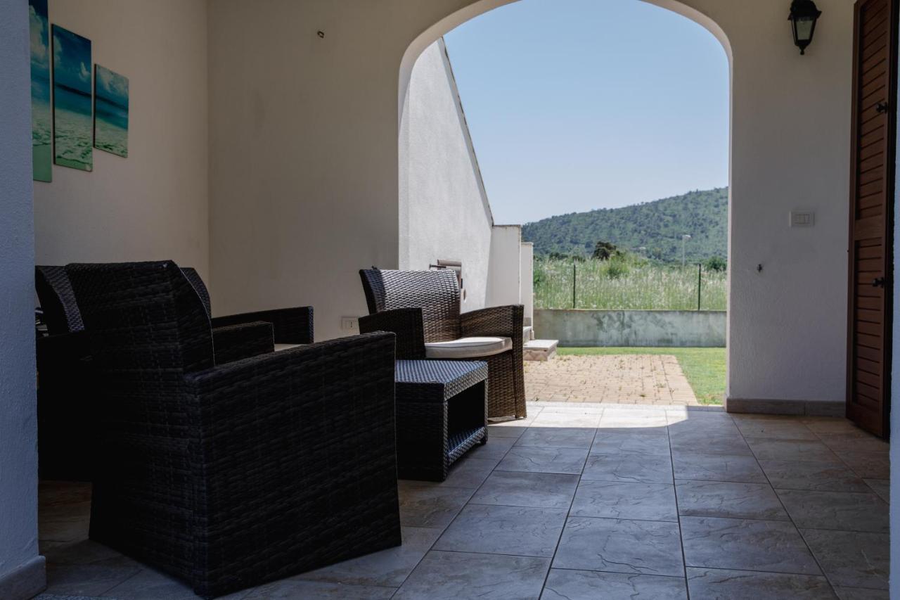 Вилла Le Residenze Di Baia Sant'Anna Танаунелла Экстерьер фото